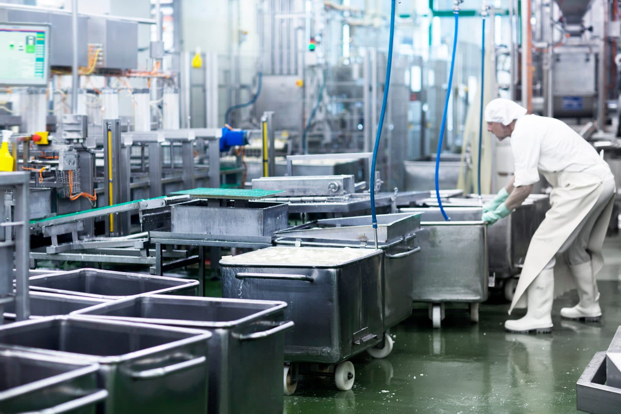 Atelier agroalimentaire inox en plan large