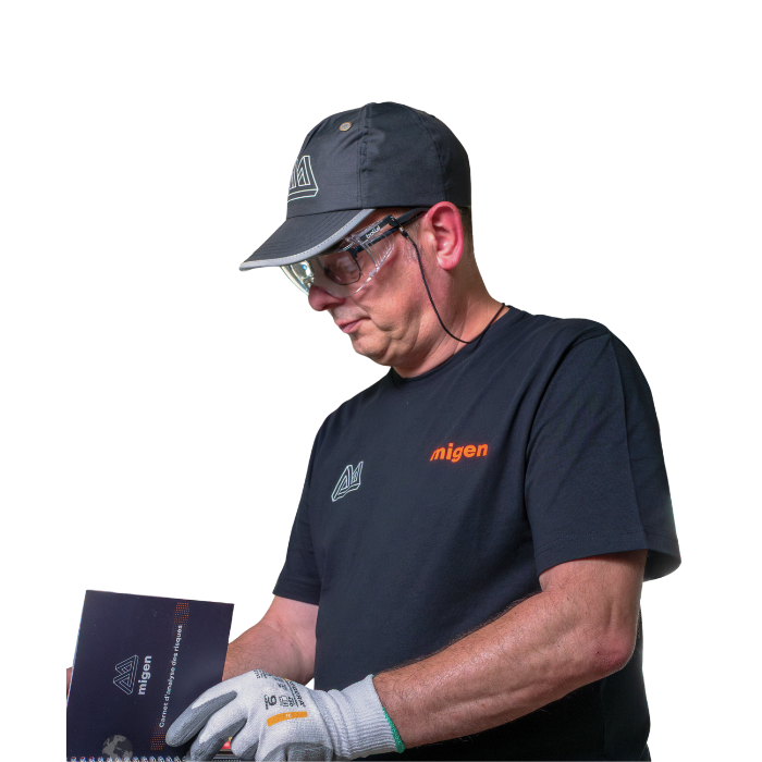 Technicien de maintenance en cours d'analyse de risque